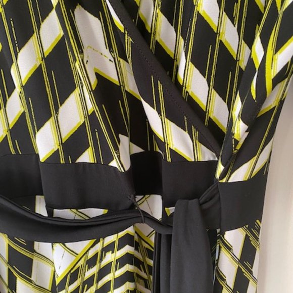 CALVIN KLEIN WRAP STYLE DRESS - SIZE 12 - STRETCH - Picture 2 of 7